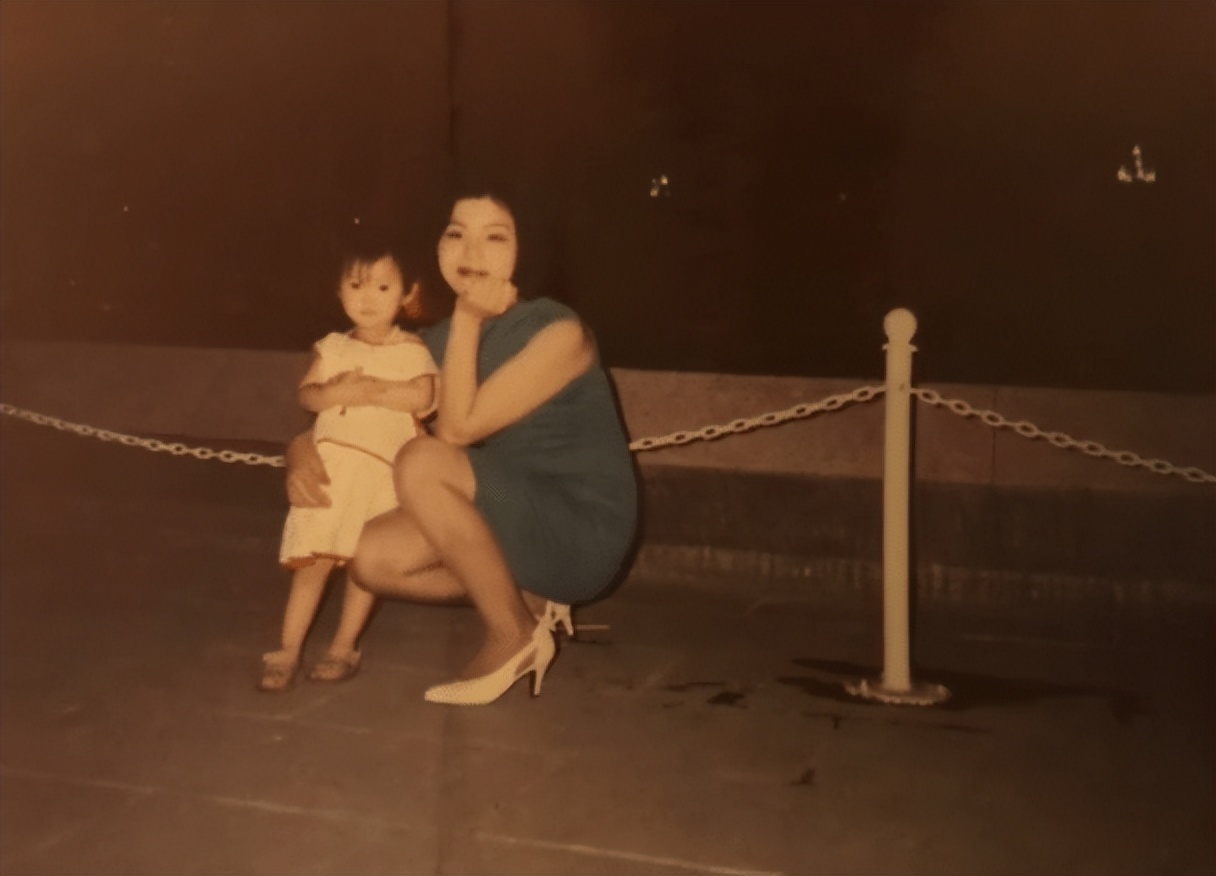 毛晓彤：曾经被父亲抛弃扔垃圾桶，成名后父亲索要5000万赡养费