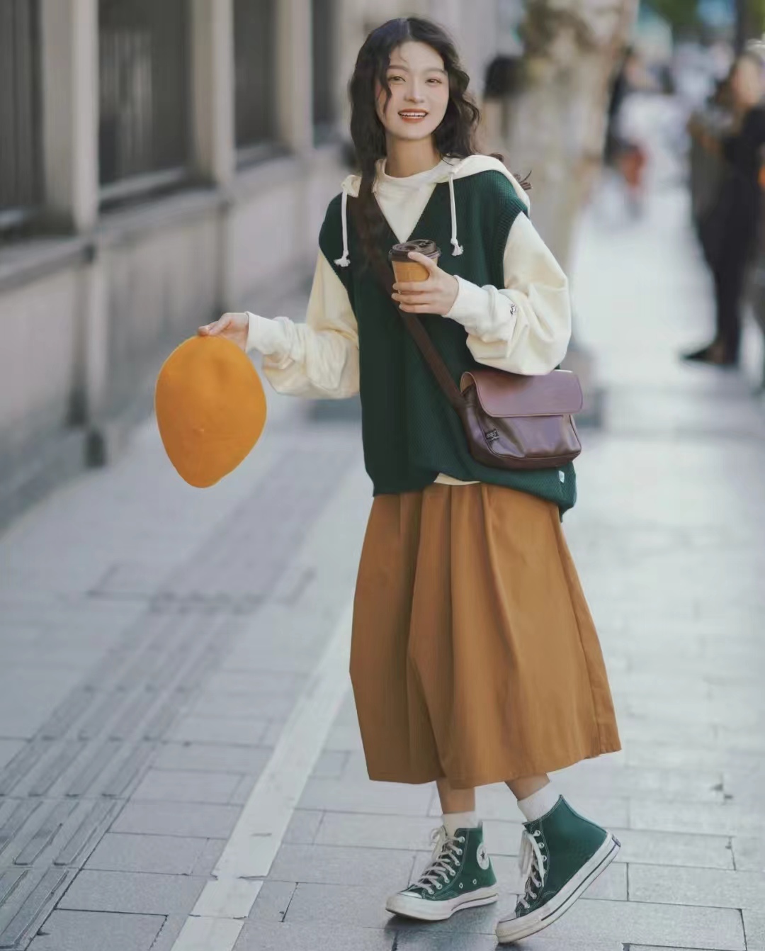 绿色配什么颜色最搭配比较高级,绿色和什么颜色搭配高级感