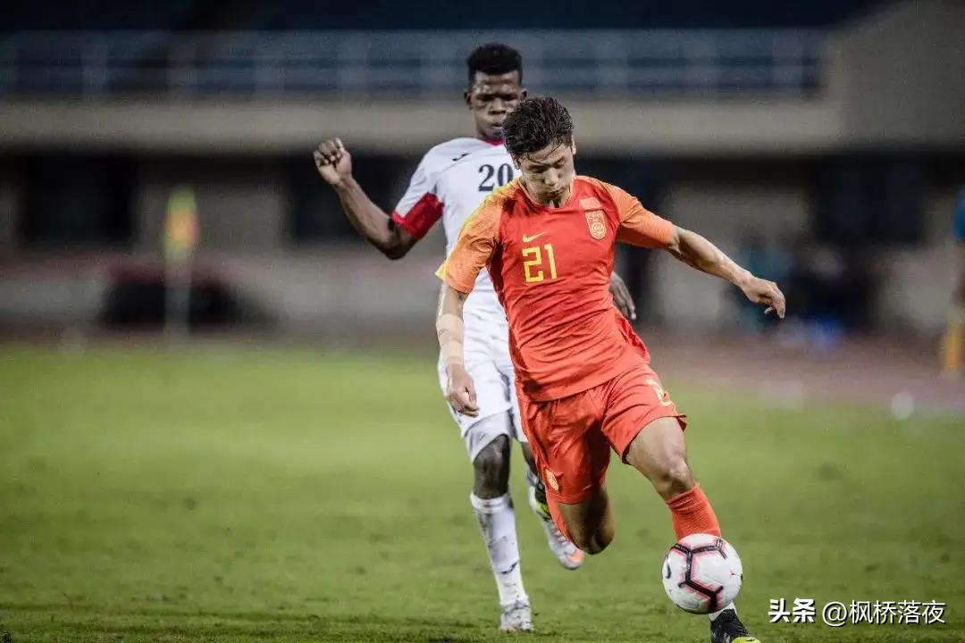 趁外援打盹25岁中国飞翼原地起飞！单场梅开二度，杀死比赛