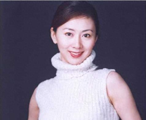 事实证明，为了钱选择当“裸模”的汤加丽，已经走上了另一条路