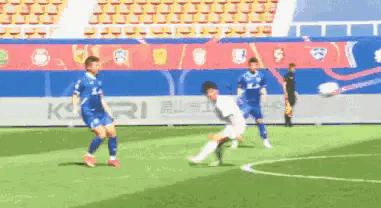 足球高位逼抢在体系中的作用,足球的魅力在于传控