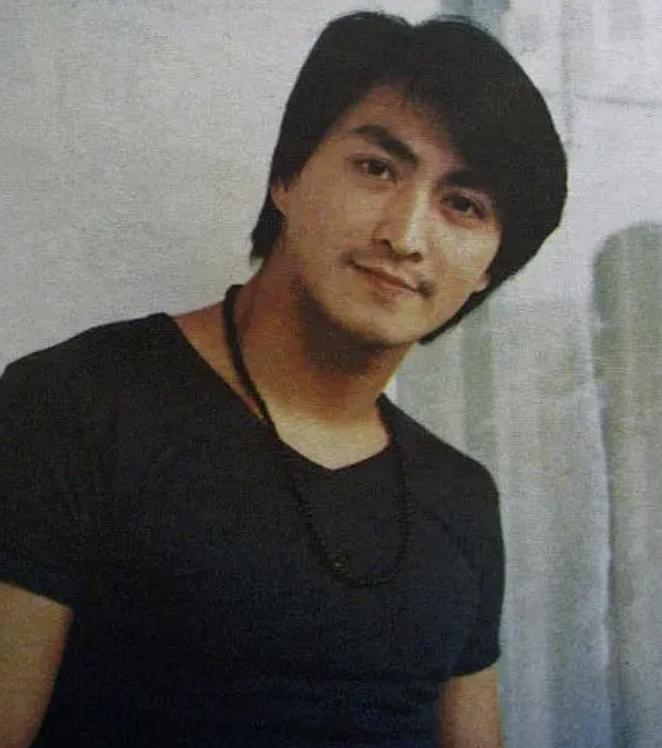 何家劲真相国语,何家劲为什么这么年轻