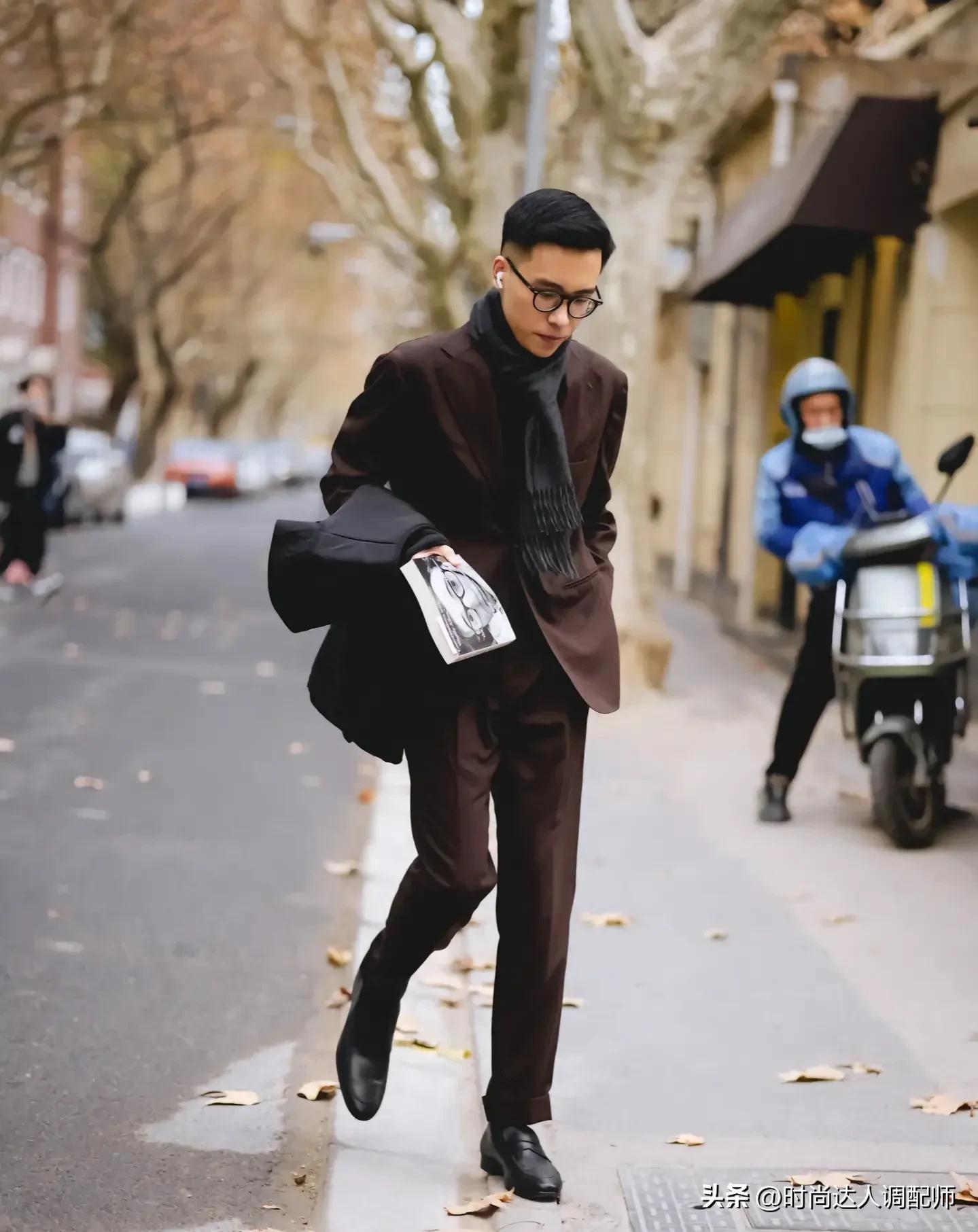 穿黑色裤子的男生穿什么鞋子好看,男士黑色裤子搭配什么鞋子好看呢