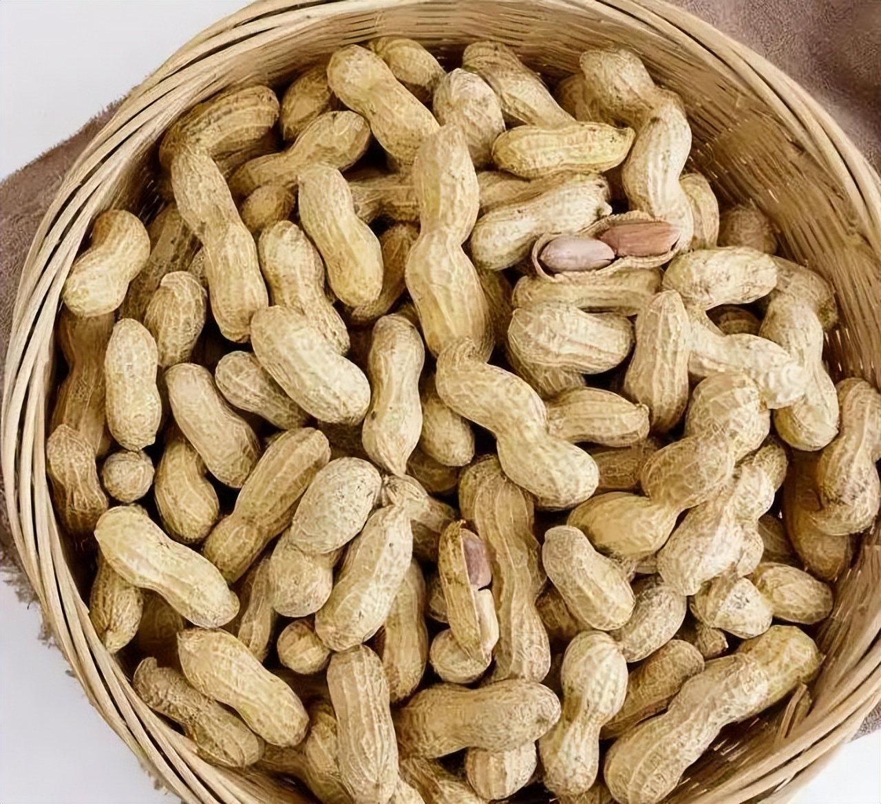 常吃花生能治便秘吗,经常吃生花生米可以治便秘吗