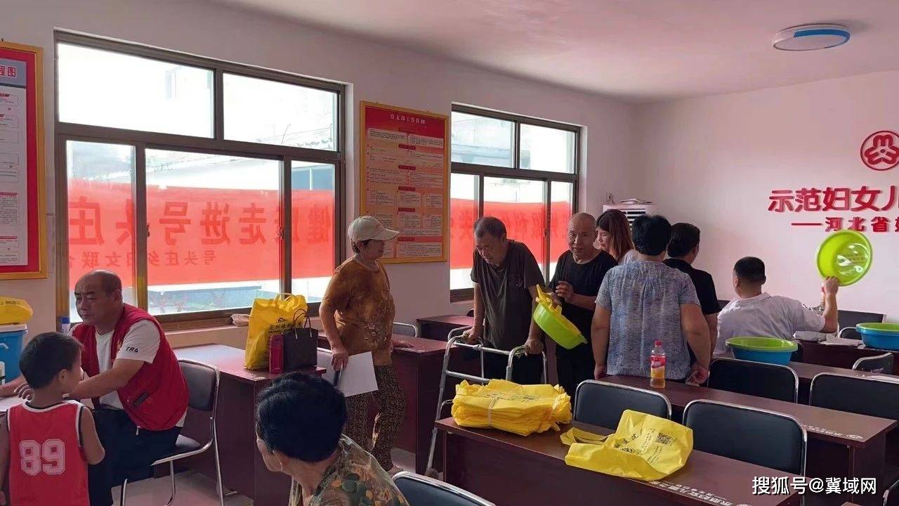 眼科义诊进村庄,眼科医院重阳节走进社区义诊