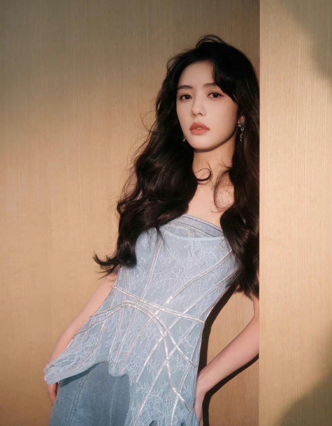 蔡文静黑色短袖上衣,蔡文静同款衣服牛仔背心