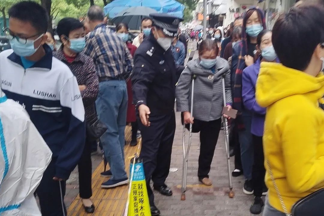 疫情在前!在长沙,有一种守护叫“警察蓝”