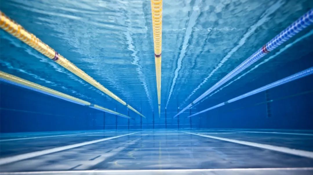 游完泳眼睛红用什么眼药水,游完泳眼睛感染