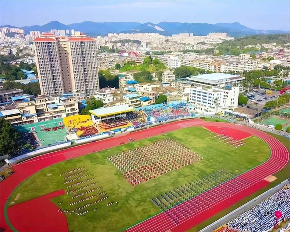 曾经的广州队主场震撼氛围,为什么广州队的主场搬到了越秀山