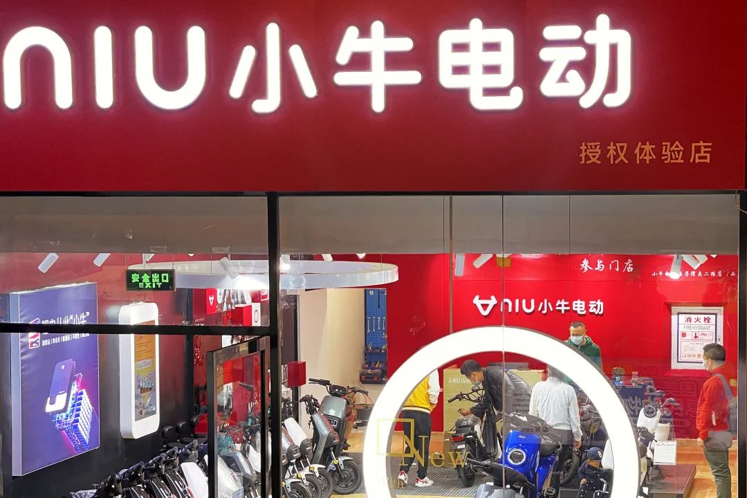 雅迪小金果和爱玛小电驴哪个好,雅迪爱玛决战高端“小电驴”