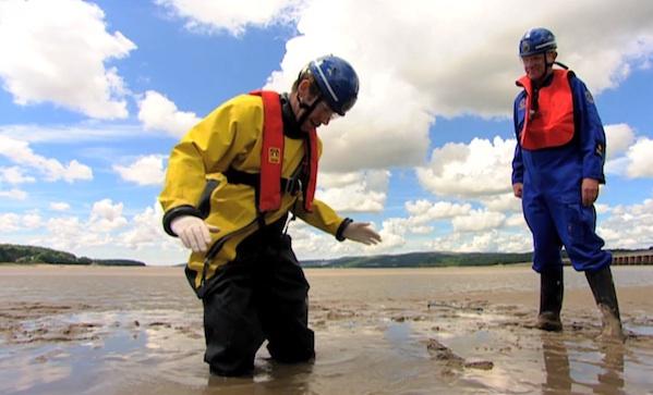人不小心掉入流沙会怎么样,掉入流沙如何自救呢