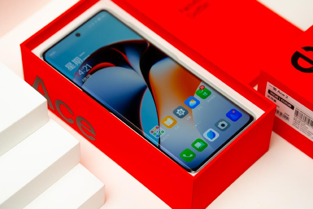 “O粉”换机攻略，1500-2500价位选这两款，流畅用四年无压力