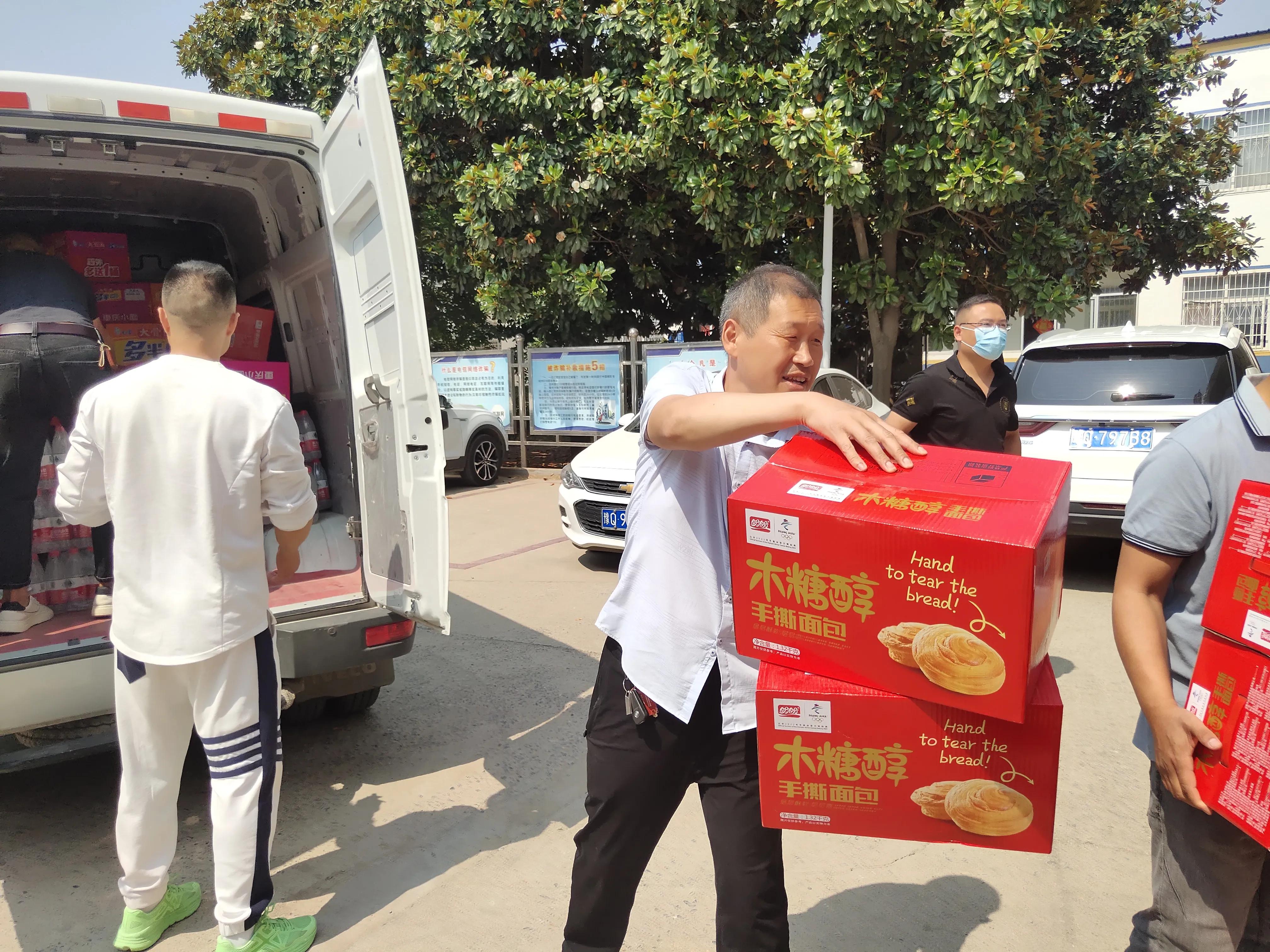 上蔡天使乐园孕婴用品有限公司捐赠物资助力“三夏”禁烧工作