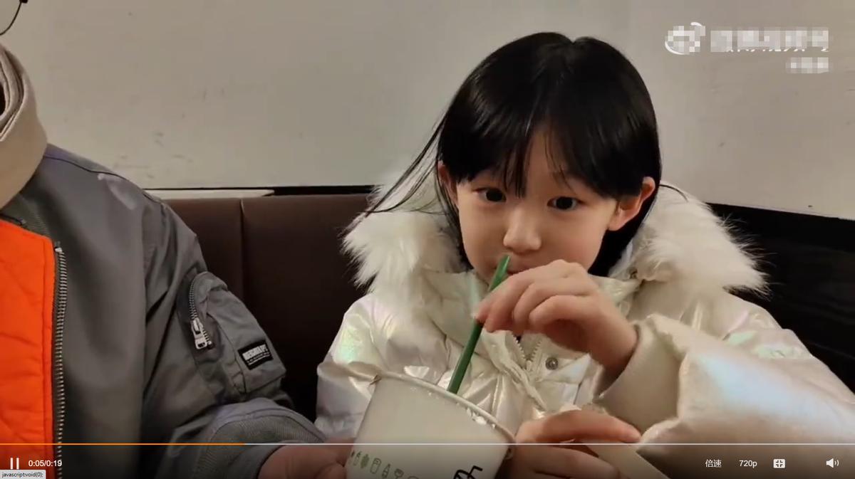 陆毅带孩子国外家庭吃饭,陆毅带小孩