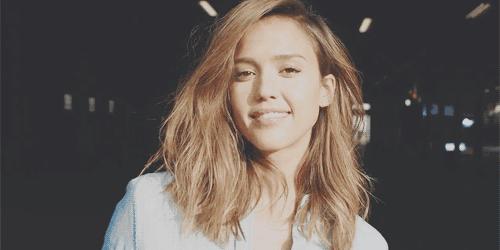 杰西卡·阿尔芭：19岁爆红全网，24岁嫁导演生三娃，如今身价92亿