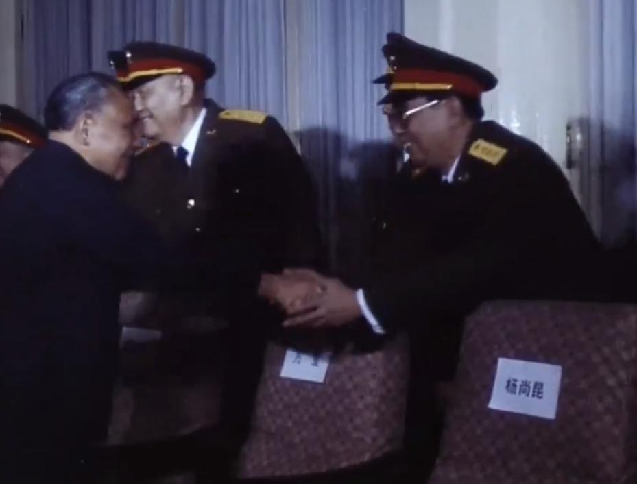 首次被授*警武**将官衔的30位将军都有谁？司令授中将，政委却授少将