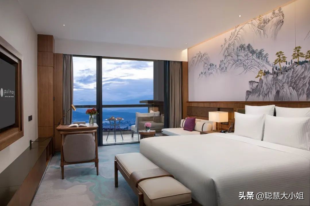 昆明旁边的小城，有山有湖好舒服