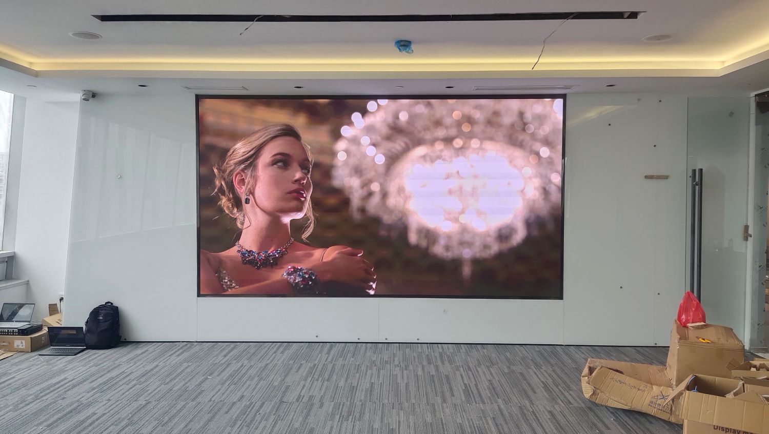 高清led显示屏哪家好,led高清室内显示屏