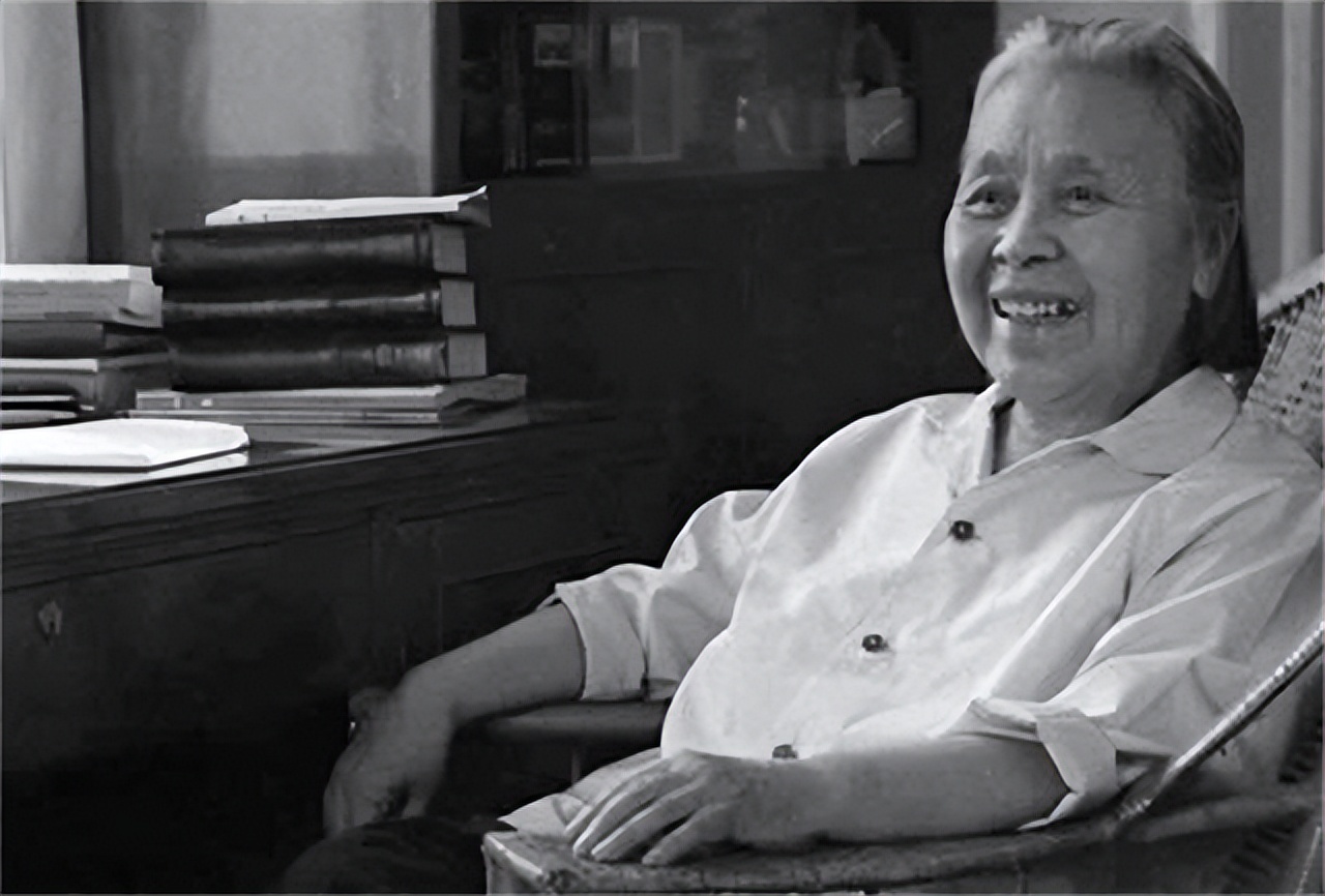 柯庆施任上海市长，被*员复**军人拦车，柯庆施：放开他，诉状收过来