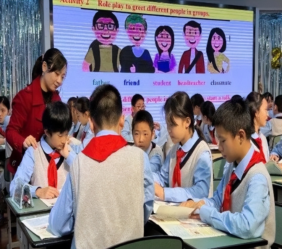 用“VR”视野，探校,五！师大实外英语老师“神了”，押中作文题