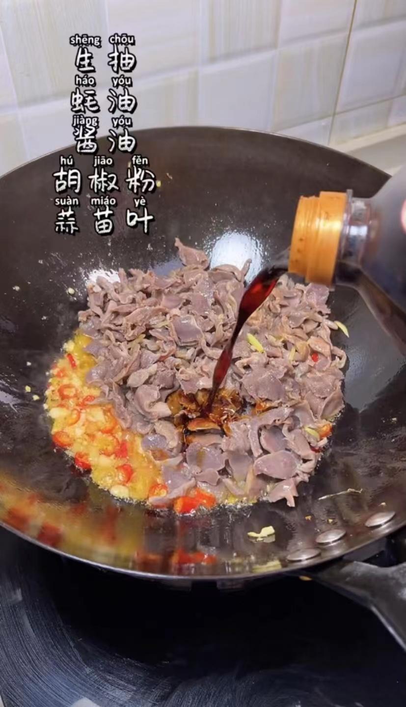 炒不辣的鸡胗的方法,辣椒炒鸡胗肝的做法