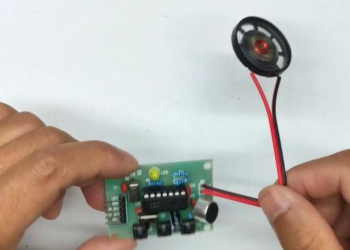 isd1820语音模块能不能直接喊话,isd1820芯片要先烧录才能用吗