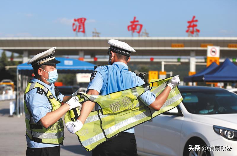 “焦”警，“浇”警！——渭南公安交警坚守一线守护群众平安掠影