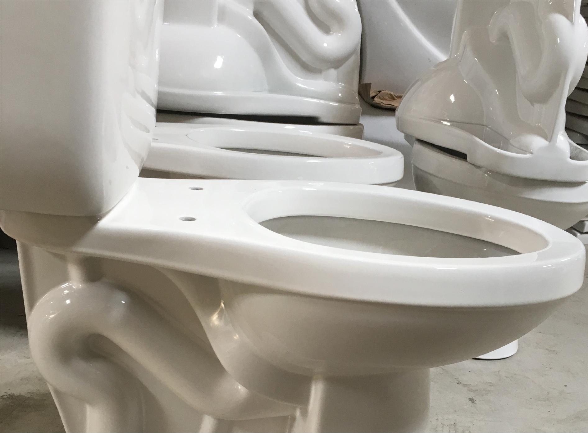 美国马桶前面为什么要设计个孔,美国马桶前面有个缺口怎么冲水