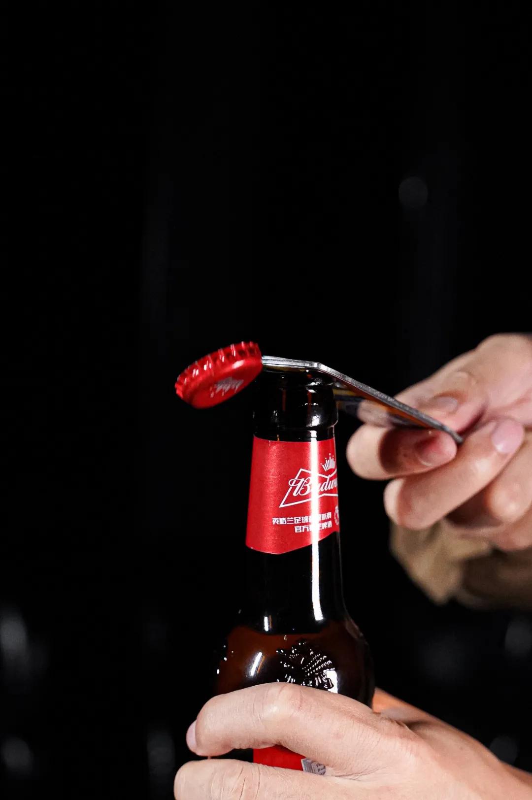 livehouse鐜板満鍚瓕姘涘洿,livehouse闊充箰鐜板満鎵撴灦