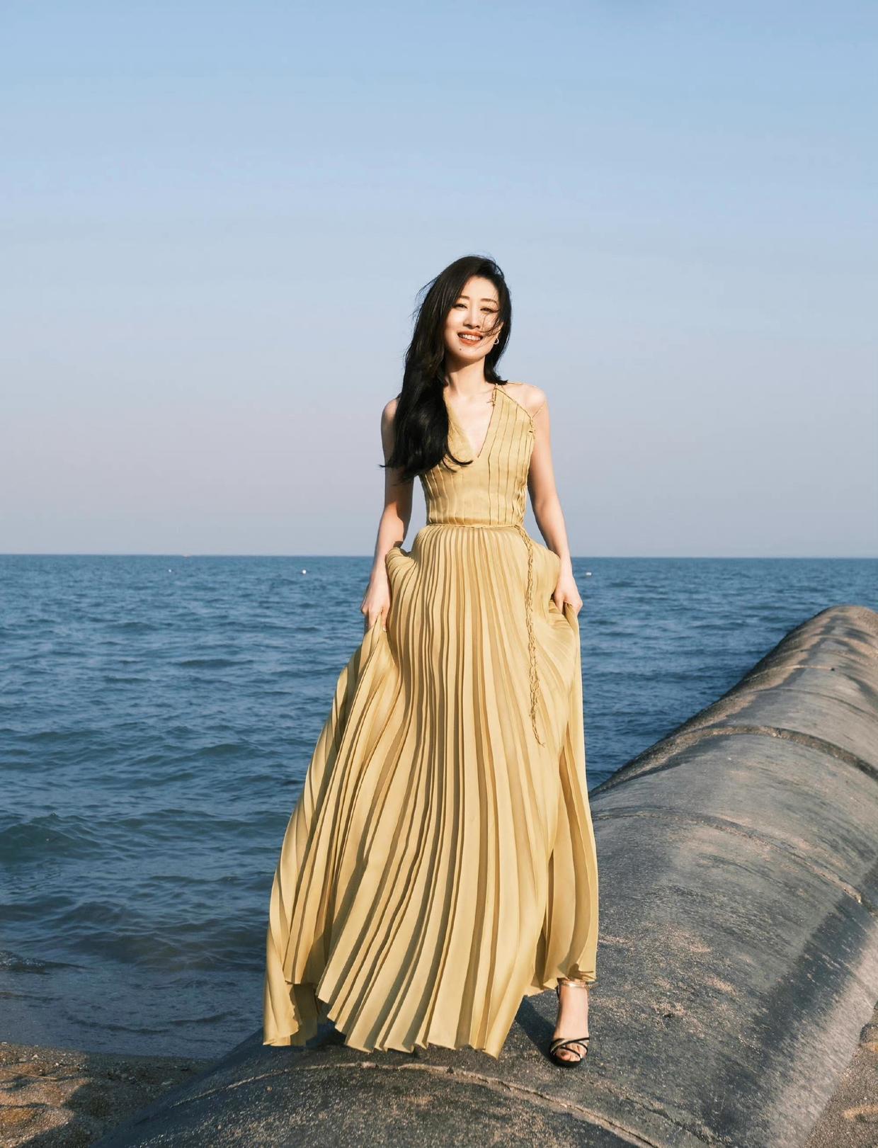 刘敏涛同款穿搭,刘敏涛穿搭白装出席活动