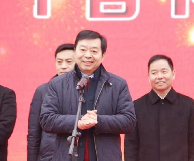 90后小伙带领全村人发家致富,男子创业成功回乡带500多人增收