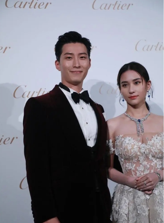 窦骁有多宠爱何超莲,窦骁为什么选择赌王千金