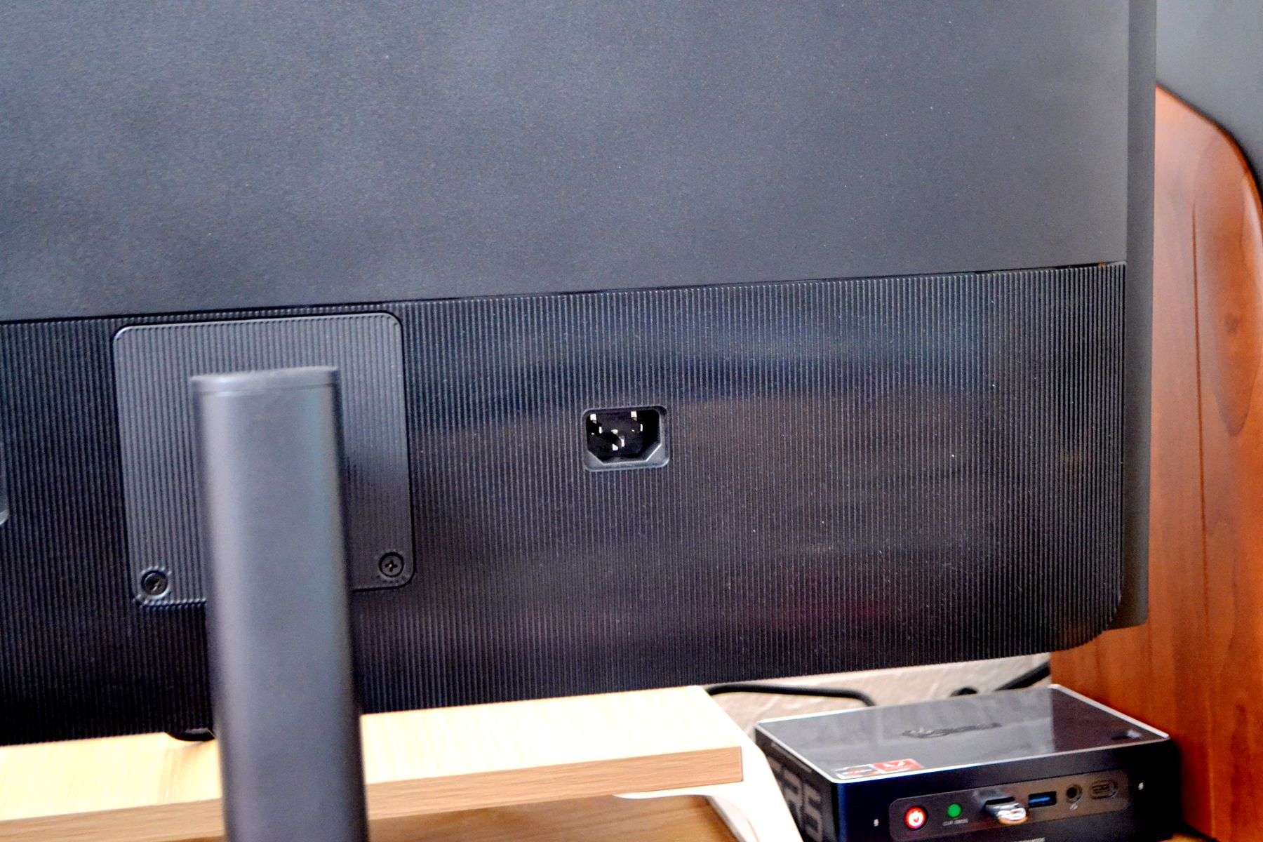 售价不足千元，显示效果媲美万元级，目前质价比最高的4K显示器