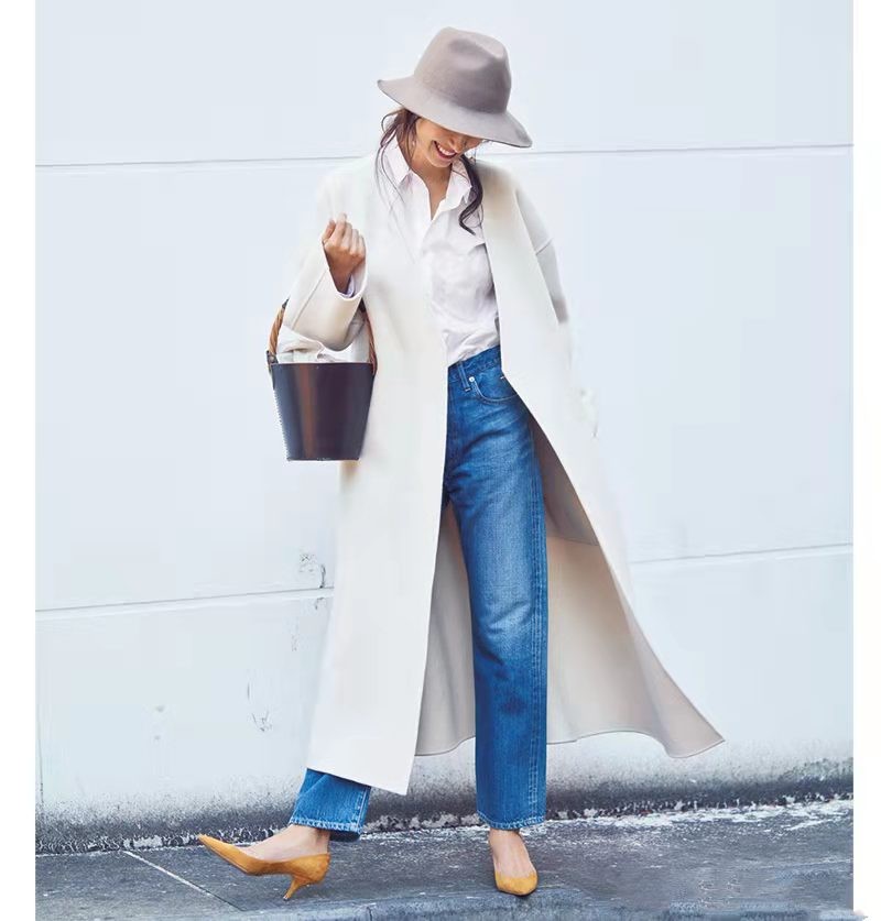 别再乱穿大衣了这样穿才是真高级,白色大衣里面搭配什么颜色显高级