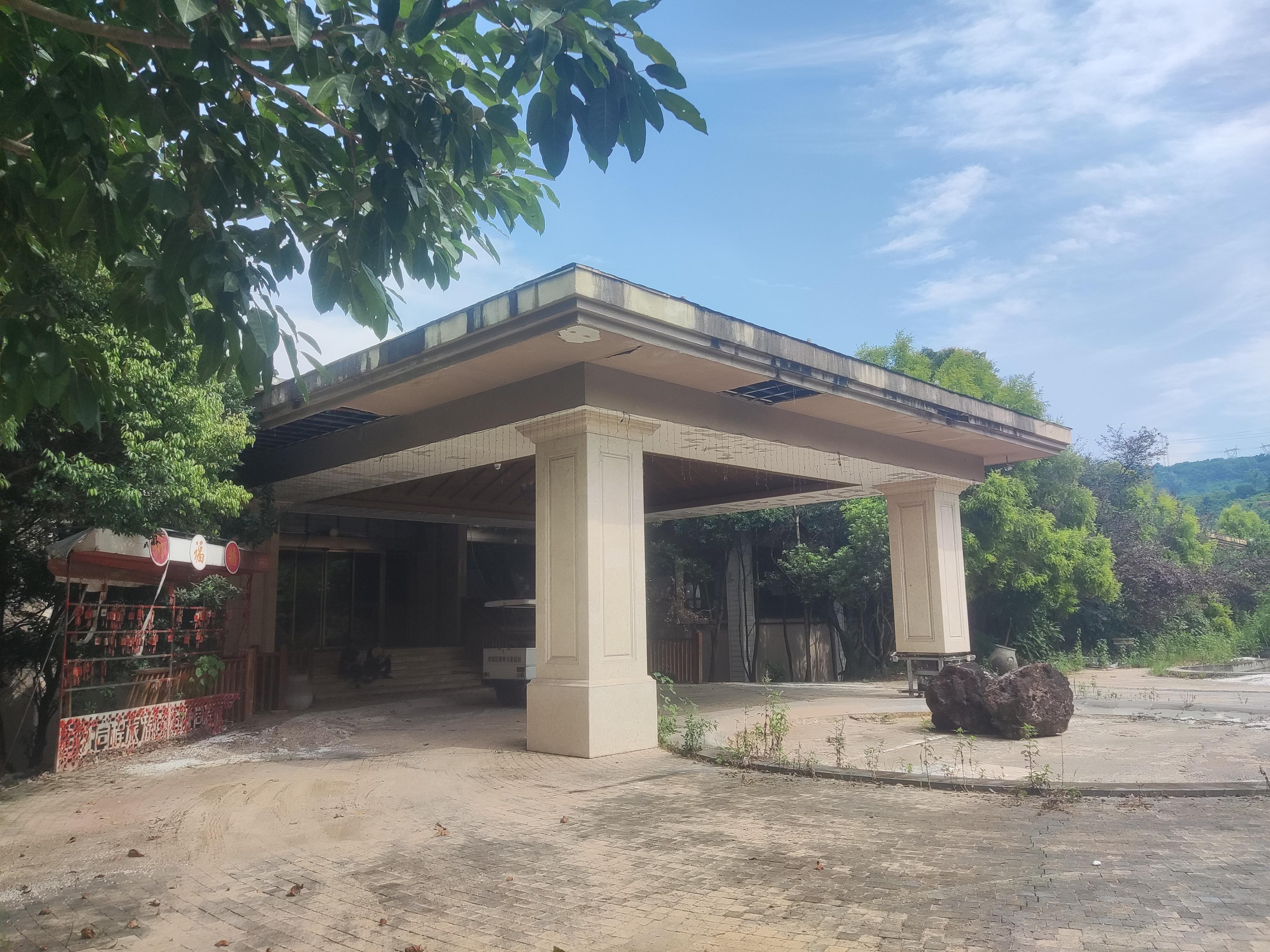 北碚憋屈的烂尾度假小镇，高档大气温泉入户，为何被废无人知晓