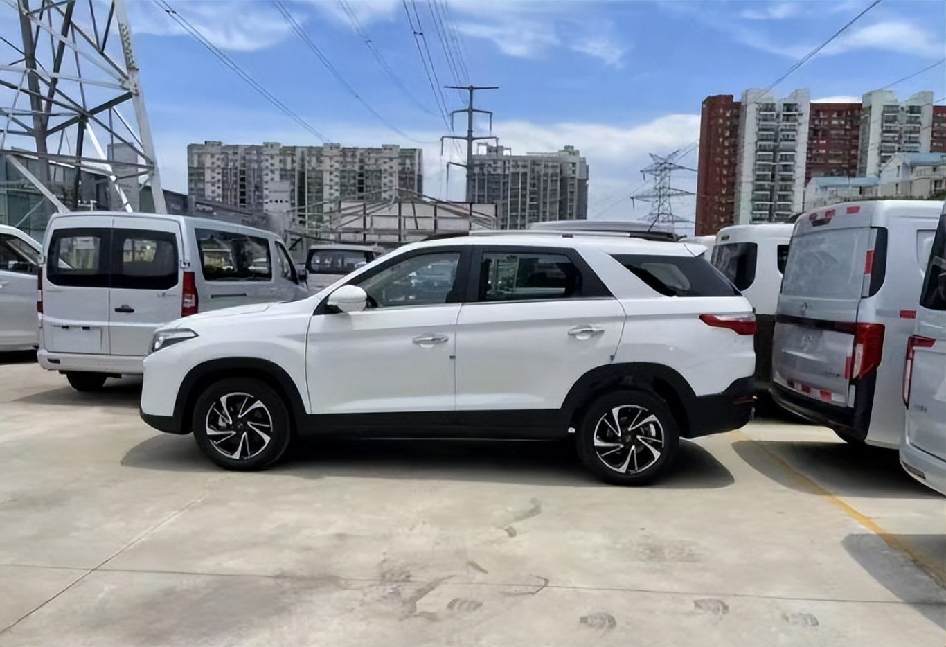 东风风光新款5601.5t,东风风光s560汽车图片