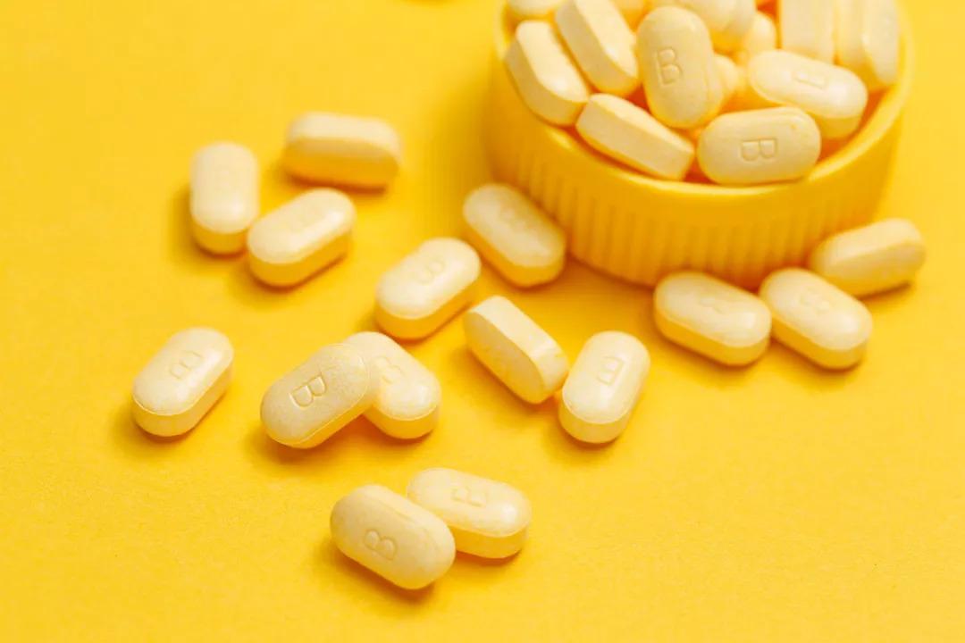 叶酸片的功效与作用多少钱一盒,叶酸片的功效与作用能治白发吗