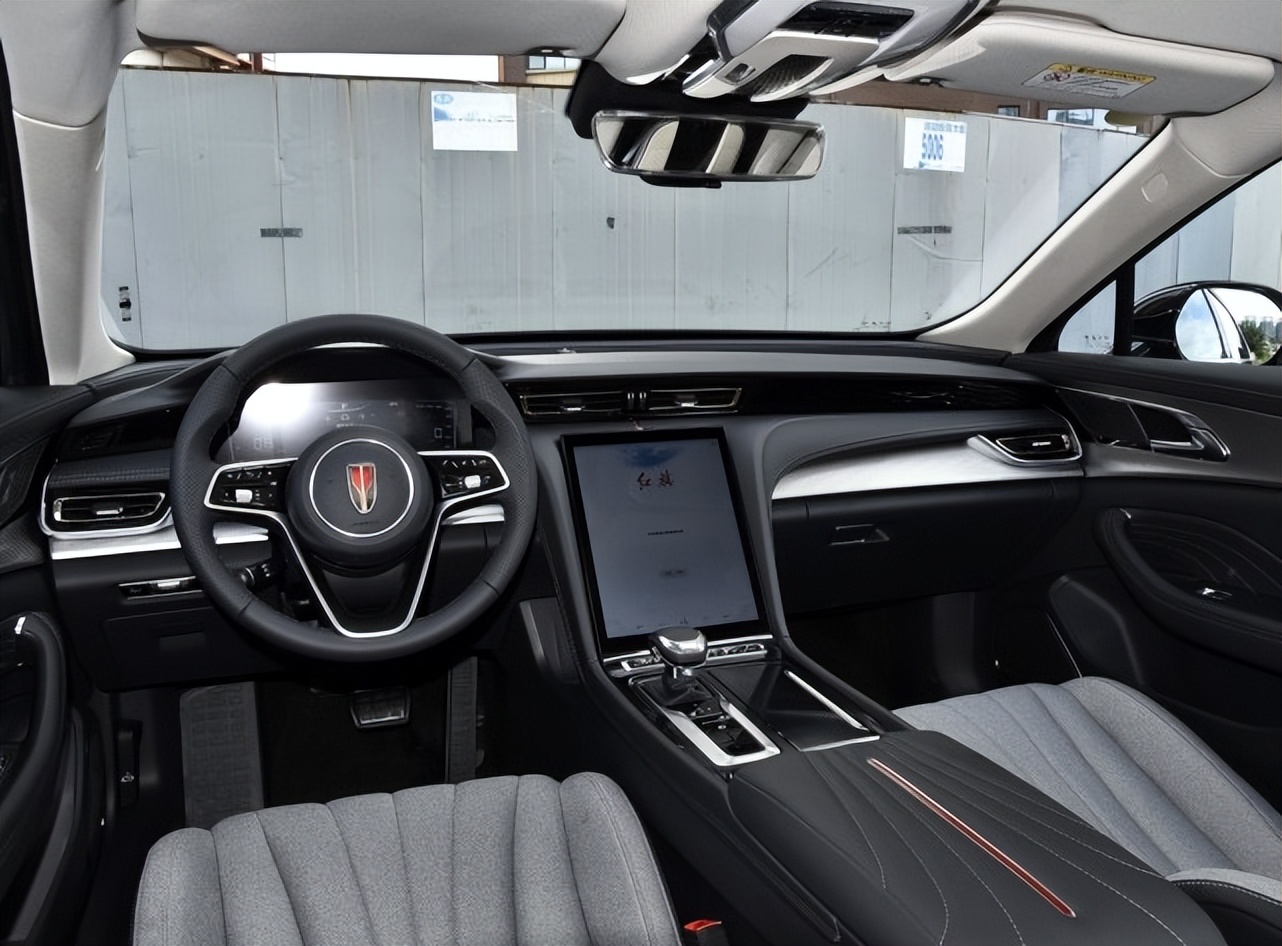 国产“安全王”，标配9安全气囊+5G芯片，连雷达都有12个