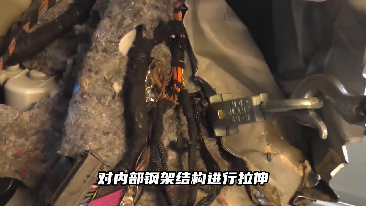 奔驰后备箱被撞,奔驰撞成什么样子可以走全损