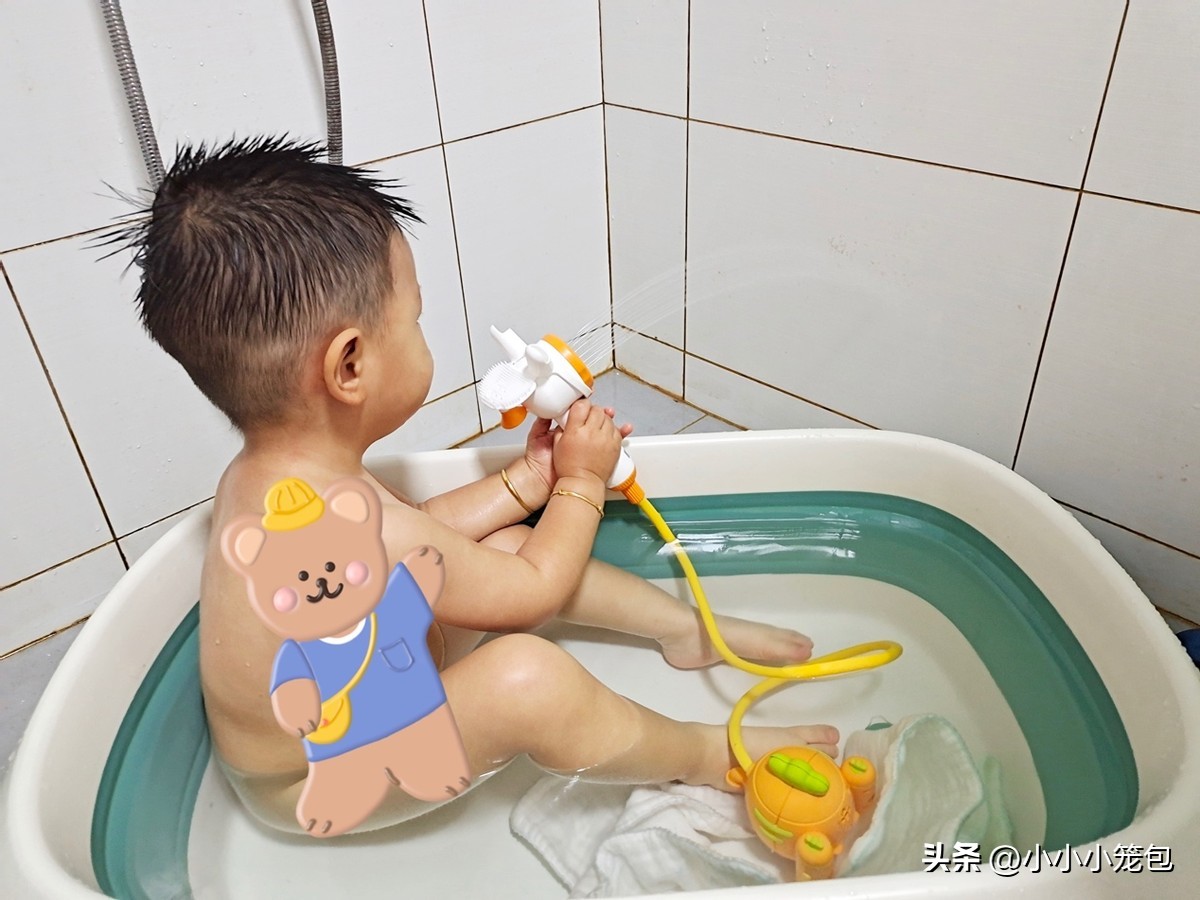 怎么对付不爱洗澡的小孩,解决娃洗头困难问题