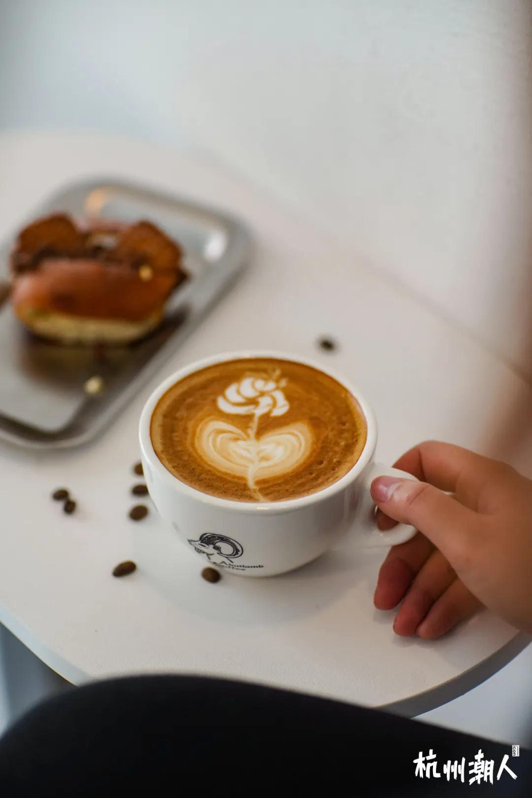 杭州「社区咖啡」大佬，打工人的续命水上新了