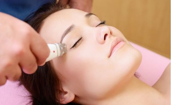 夏季阳光暴晒易导致脸上长斑怎么办？