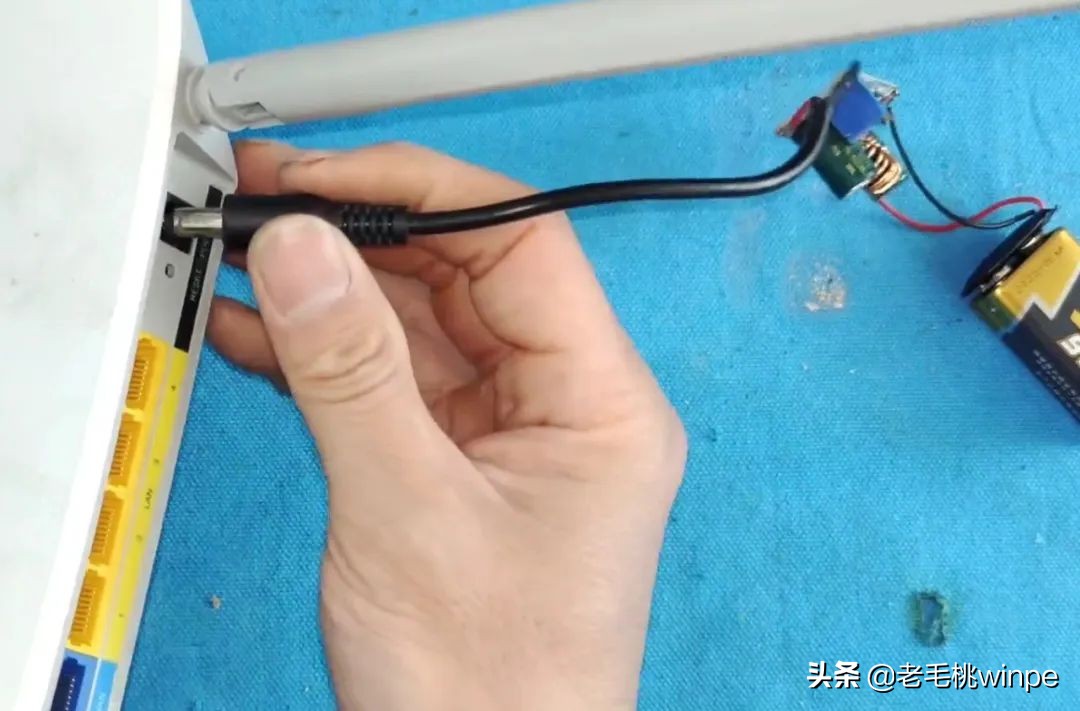 给路由器加电池,wifi路由器断电后就不能用