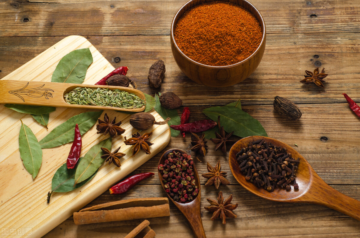 脸上皮肤干燥脱皮又长痘是啥原因,皮肤干燥长痘什么原因