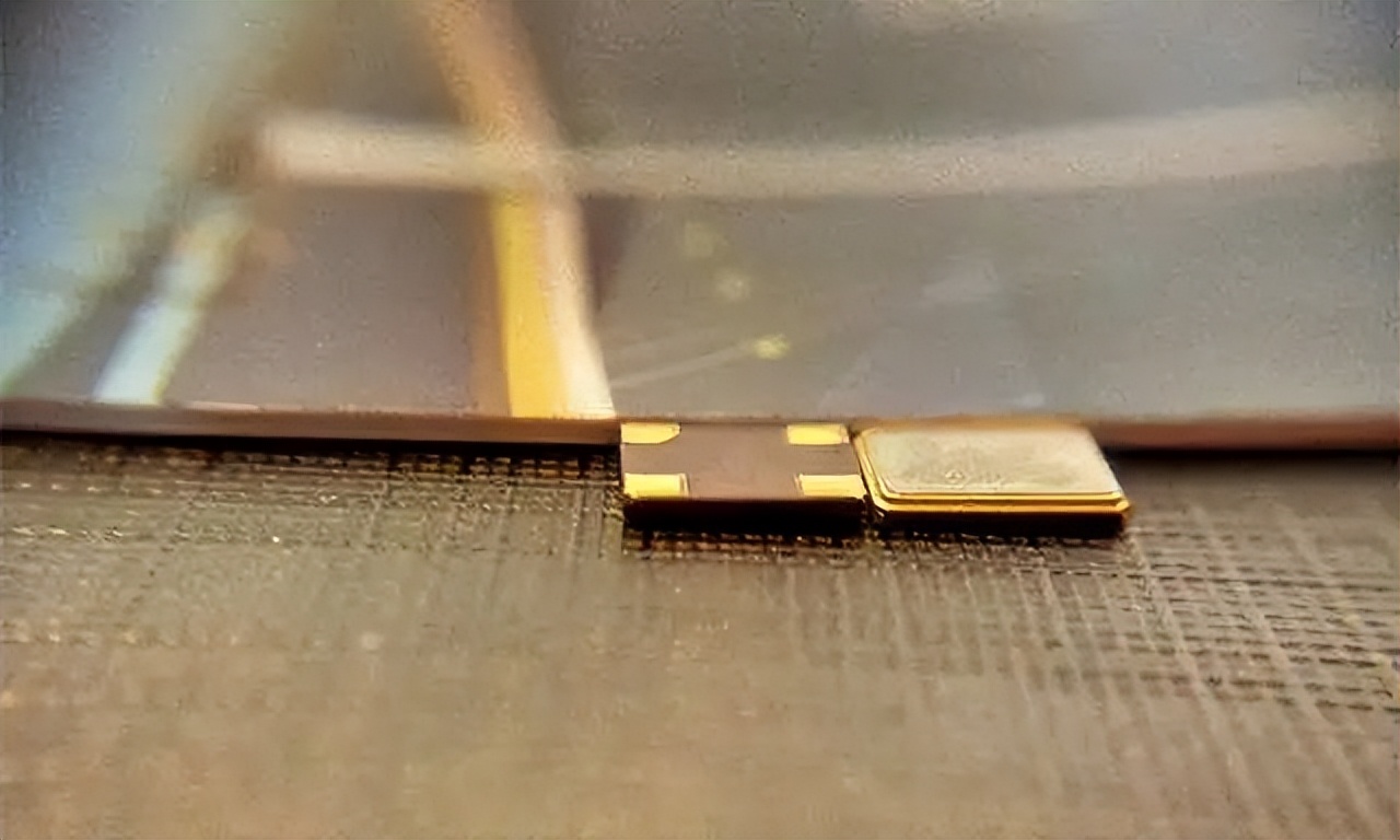 晶振的工作原理及电路图,晶振原理和电路图