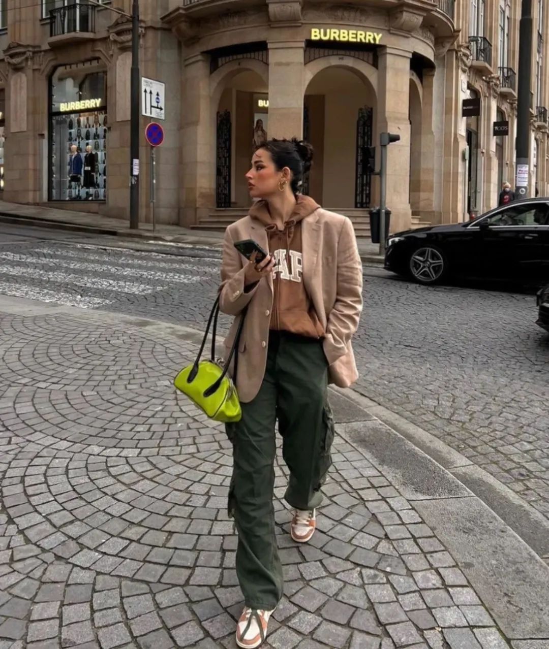 燕麦色肤色适合什么颜色头发,燕麦色外套搭配什么颜色内搭