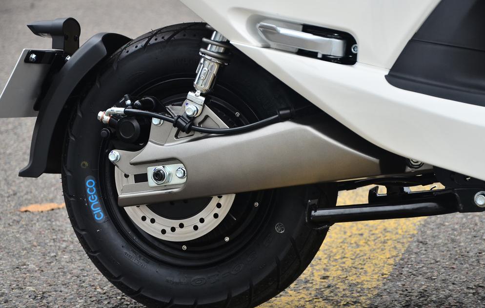 爱玛两款电摩性价比很高,雅迪爱玛台铃电轻摩对比