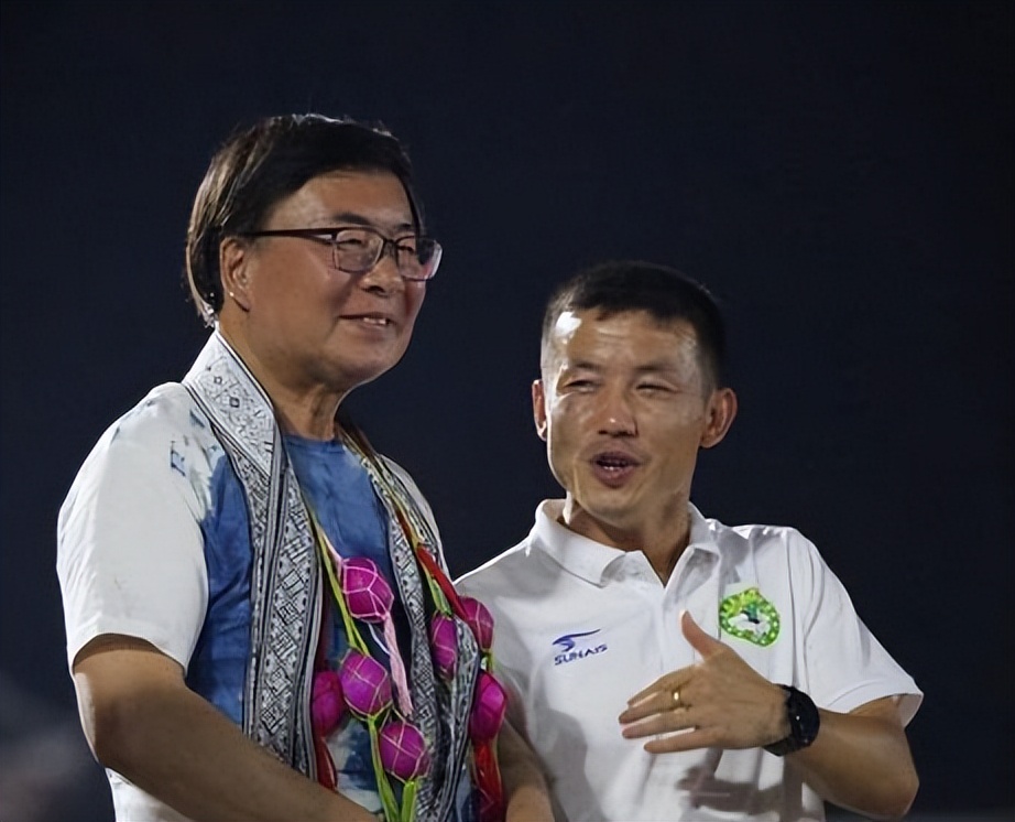 闯进场拥抱梅西球迷发声,球迷冲进球场拥抱梅西跑了多少米