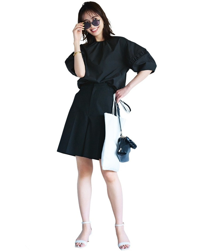 百搭运动休闲凉鞋穿搭,高跟银色凉鞋简单大方穿搭