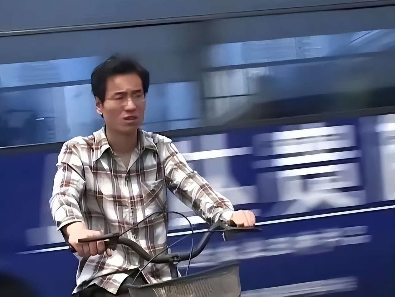 家境贫寒的农村大学生出路在哪,普通家庭的大学生出路在哪里